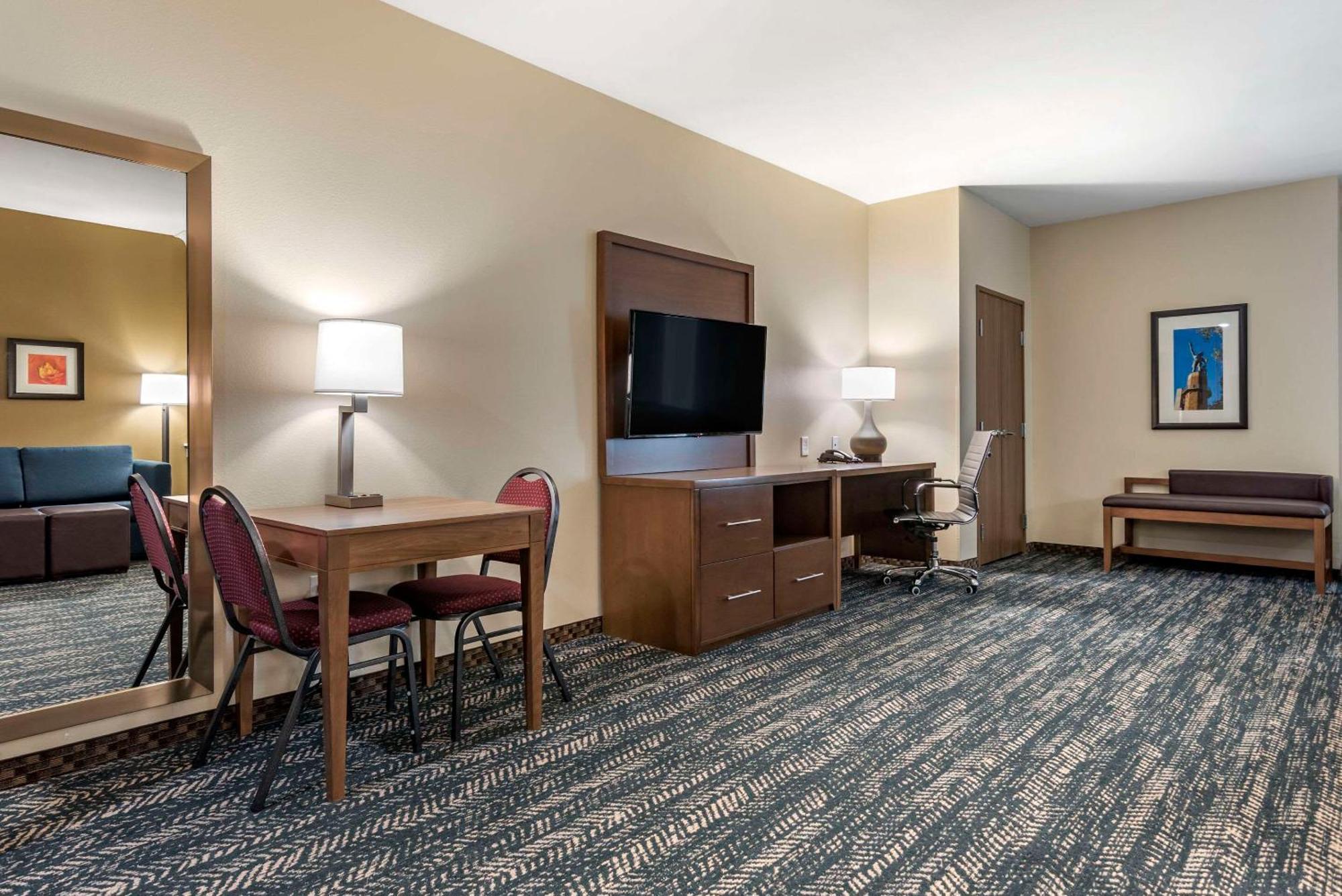 Comfort Inn & Suites Downtown Near University Tuscaloosa Ngoại thất bức ảnh